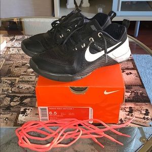 Used Nike Metcon 1